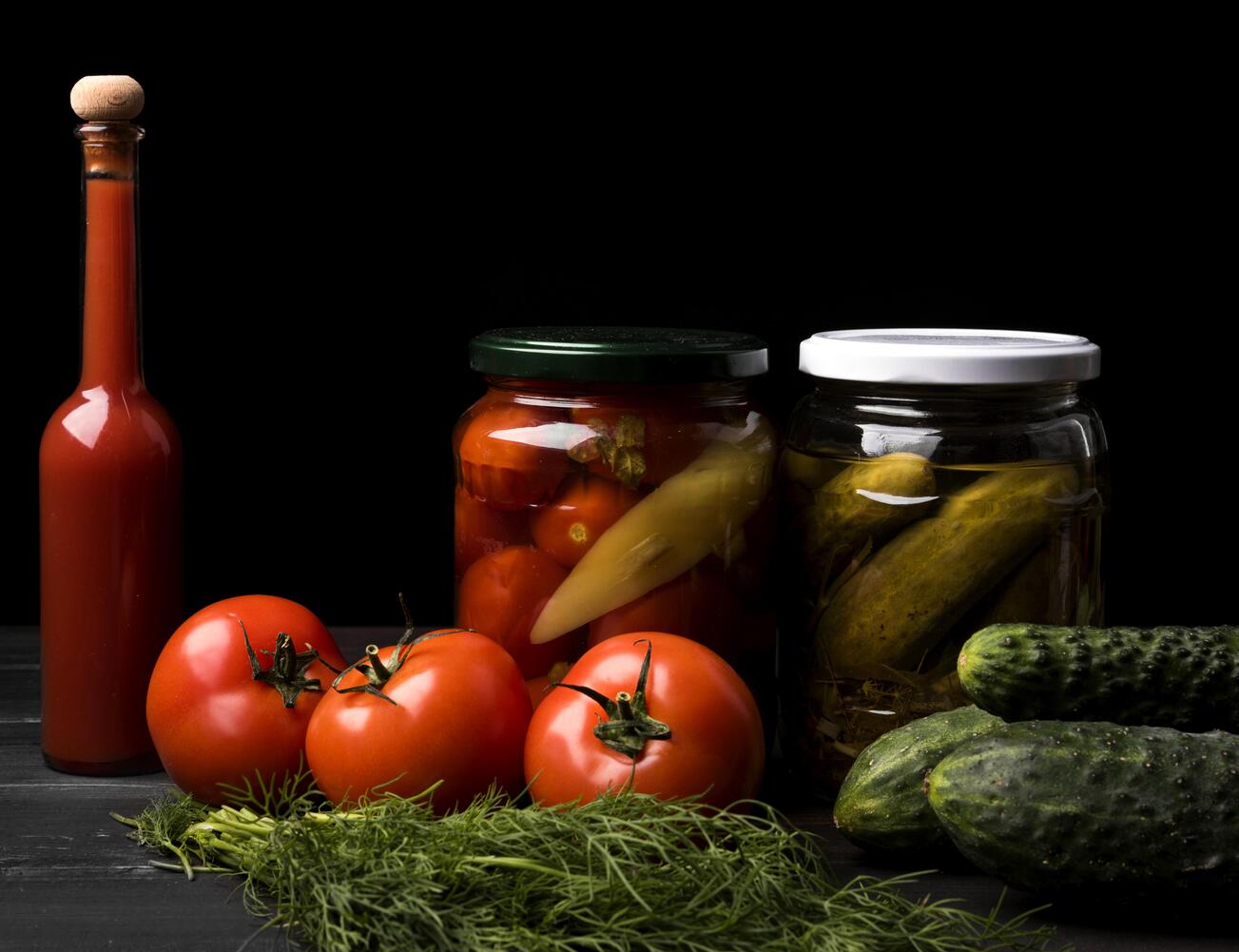 Что делать, чтобы помидоры в банке не трескались: эти хитрости помогут решить проблему